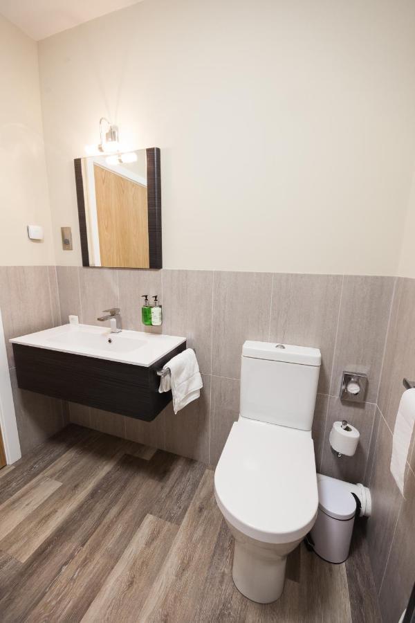 Crown Lodge Hotel Уисбийч Екстериор снимка
